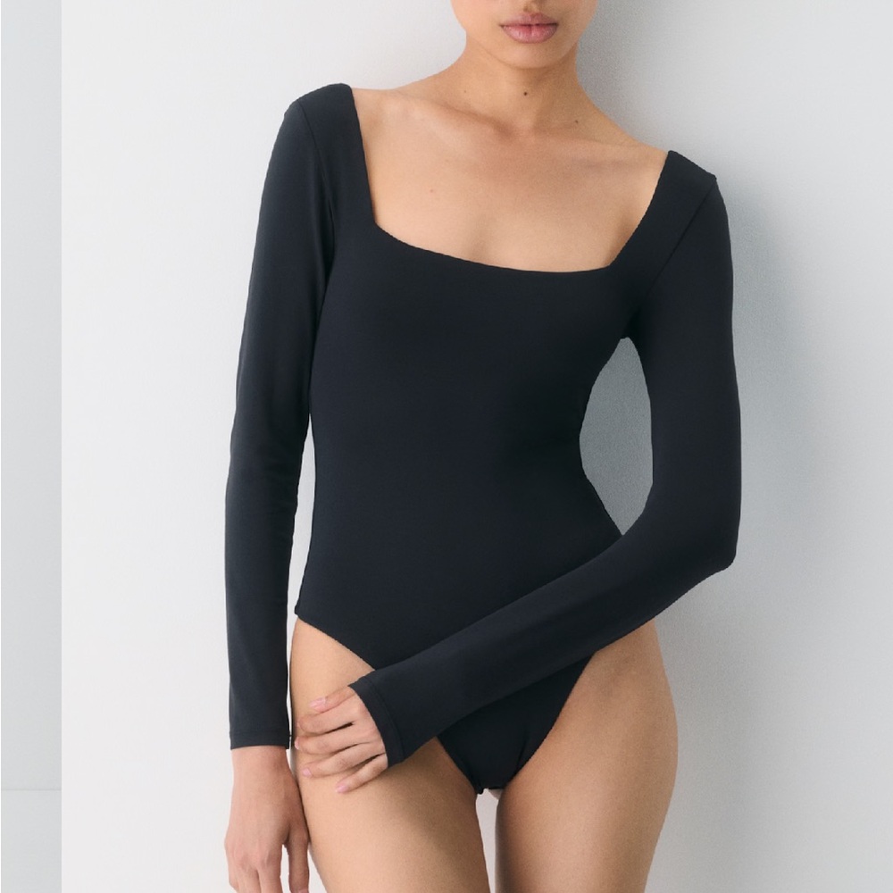 Aritizia Black Long Sleeve Bodysuit